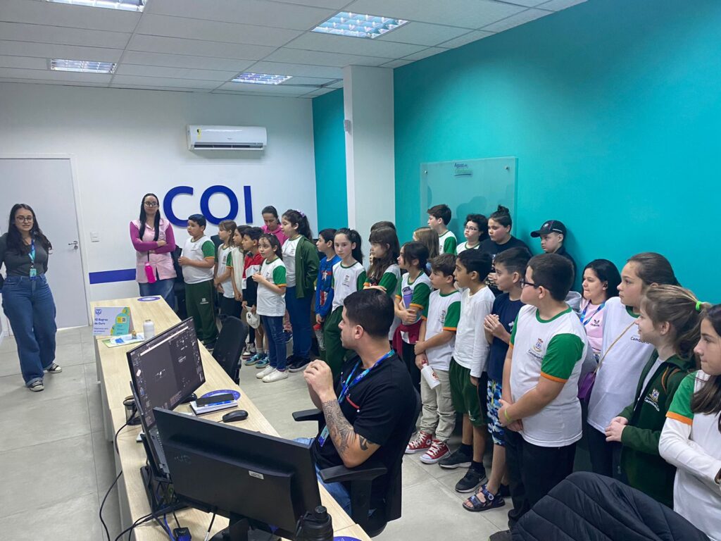 Alunos da escola Joaquim Magalhães conhecem as instalações da Águas de Camboriú