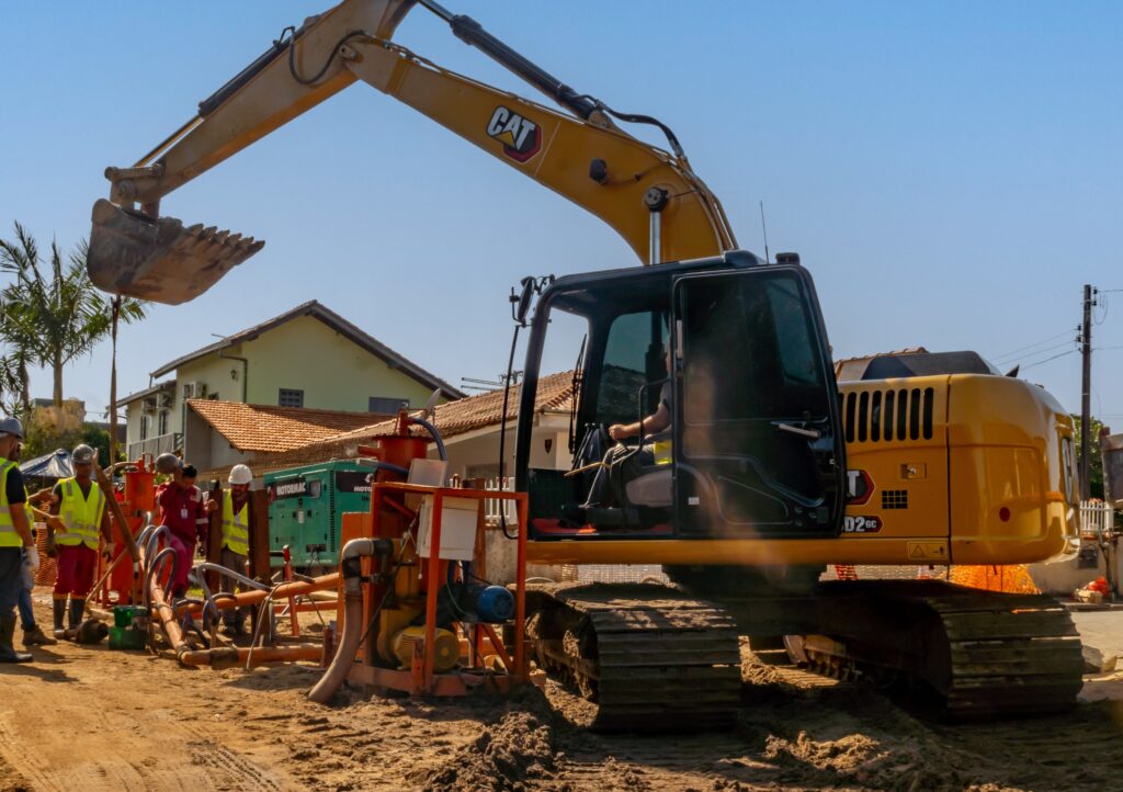 Repavimentação de ruas após obras da Águas de Camboriú busca devolver vias em condição igual ou melhor à original